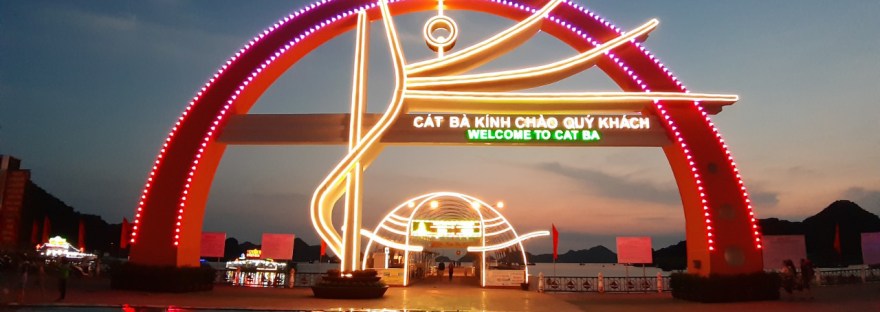 Thi-Tran-Cat-Ba